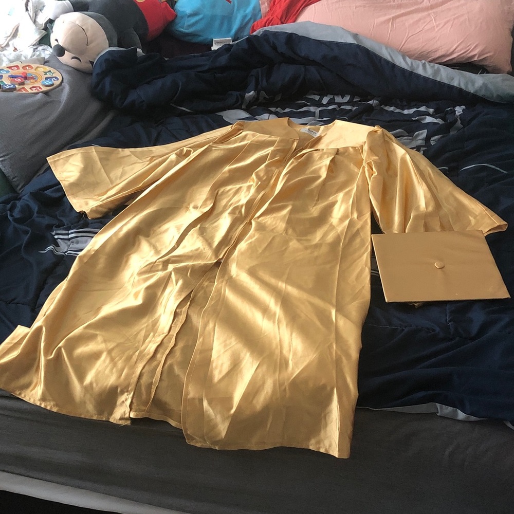🎂 Women’s Cap & Gown Costume